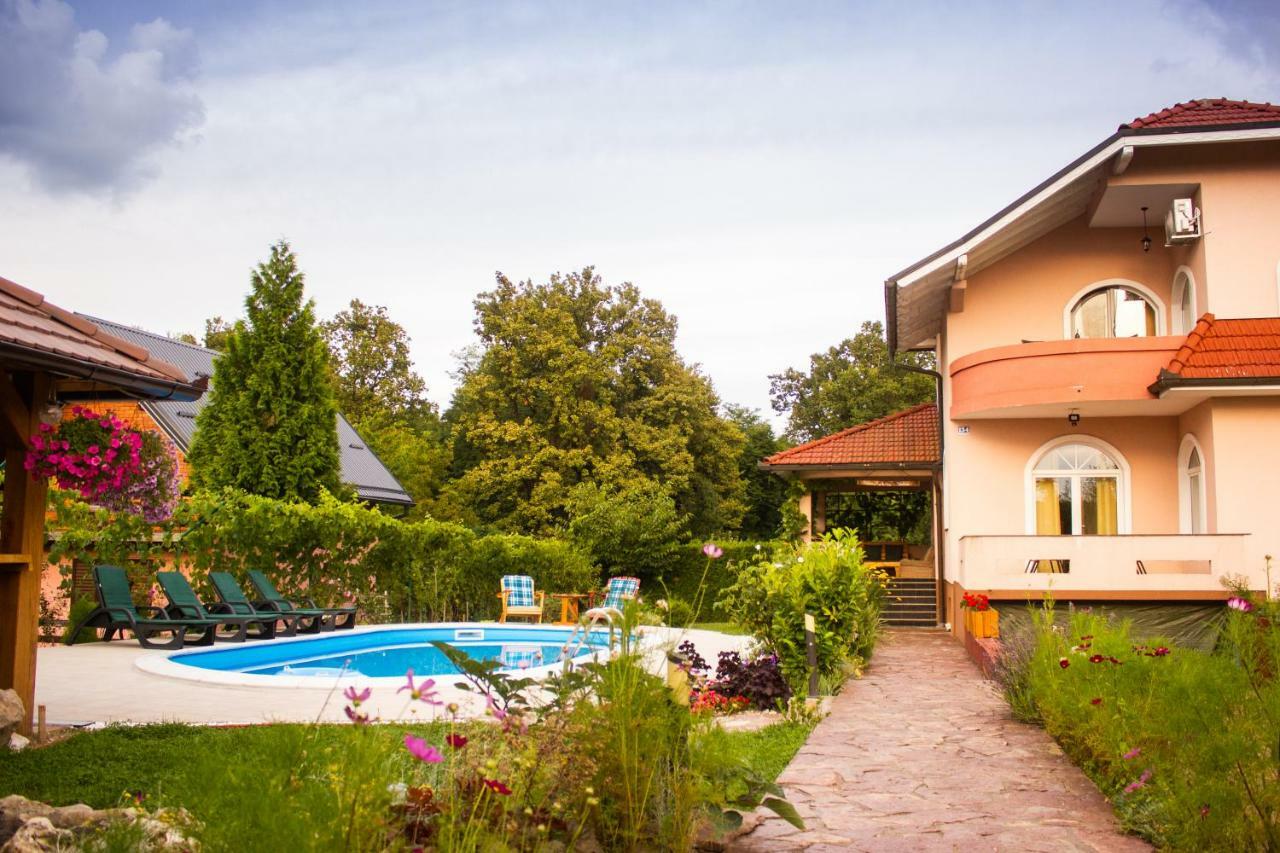 Villa Katarina With Pool Banja Luka Eksteriør bilde