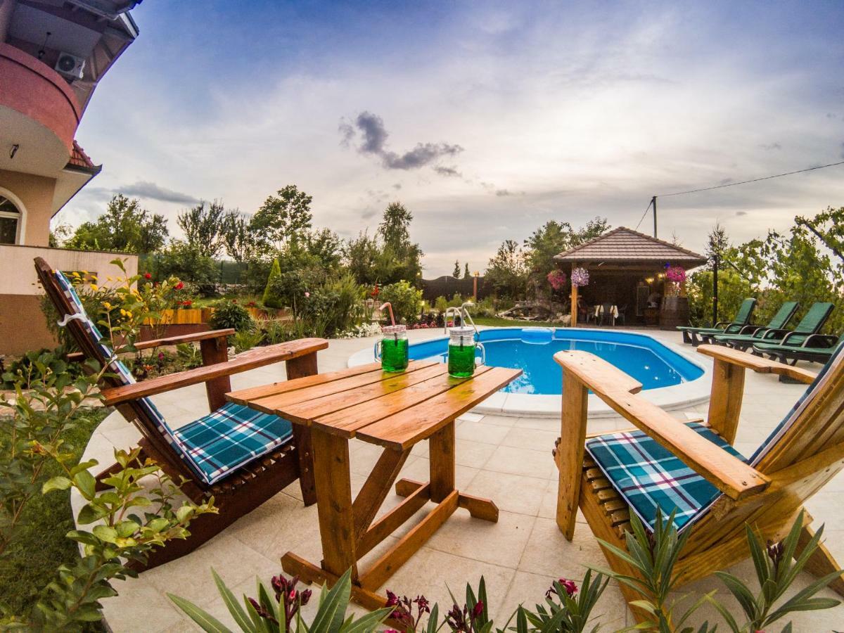 Villa Katarina With Pool Banja Luka Eksteriør bilde