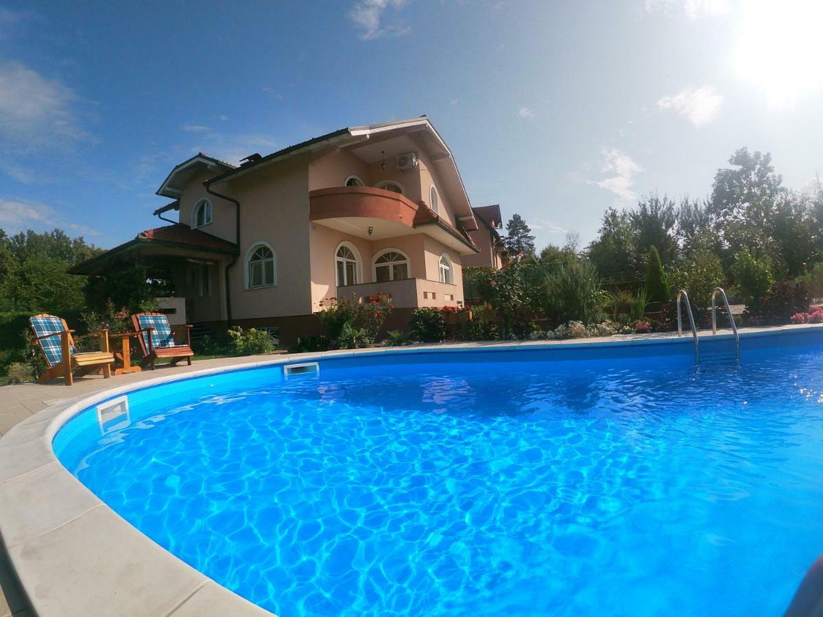 Villa Katarina With Pool Banja Luka Eksteriør bilde